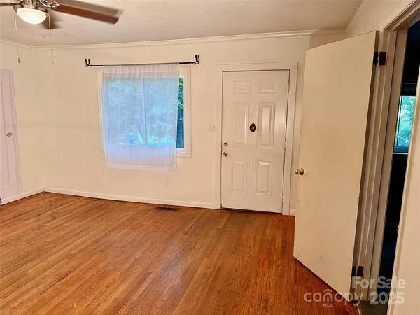 $245,000 / 3br - 905ft2 - 3 Bedroom / 1 Bath house for sale in East Asheville (Dogwood Court)64029207538050122