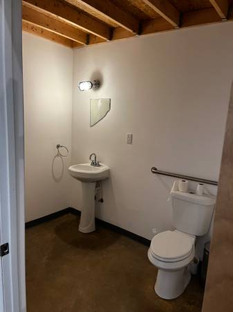 $1,500 / 700ft2 - Creative Work Space - Office - Retail - Workshop (CHASE ST)63825472464131121