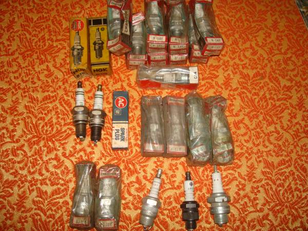 Vintage NOS Spark Plugs 1