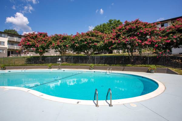$2,312 / 3br - 1175ft2 - Refrigerator, Cable Ready, 3/BD 2/BA (4820 Kenmore Avenue, Alexandria, VA)64040196538754121