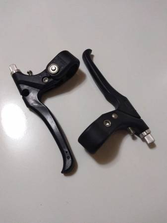 Brake Levers black, Clamp Size 22.2mm like new - $20 (New York)63442829372545122