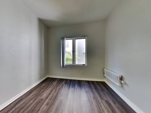 $2,395 / 2br - ¡Brillante y actualizado apartamento de 2 dormitorios cerca de Lake Merritt! (oakland lake merritt / grand)63873332689537124
