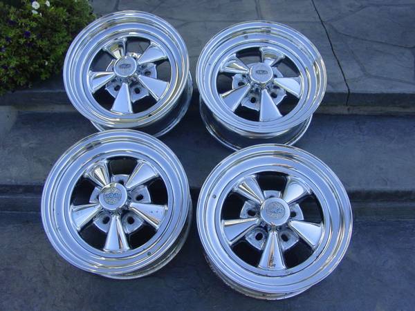 (4) CRAGAR SS 15" UNILUG MAG WHEELS 1