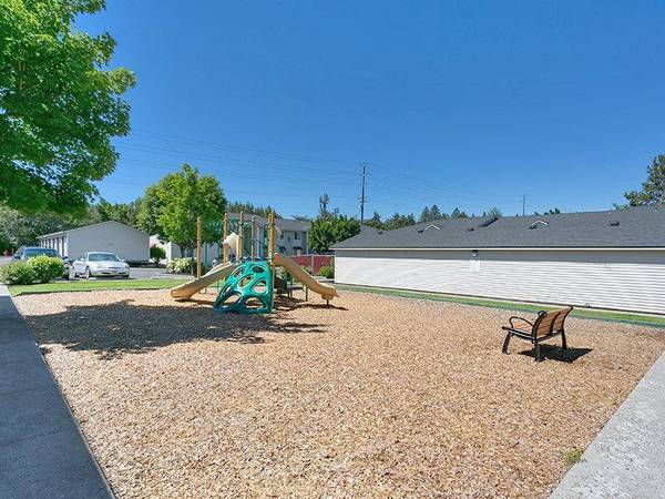 $1,788 / 3br - 1178ft2 - Casa Club, Sala de Ejercicio, Equipo de Mantenimiento Responsivo, Refrigerador (Bend)63839293748099121