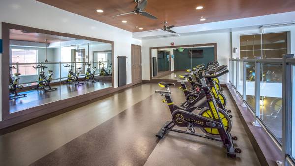 $2,669 / 1br - 845ft2 - Bright 1BD Near Transit, Shops & Dining Options (san jose south)63657846440193124