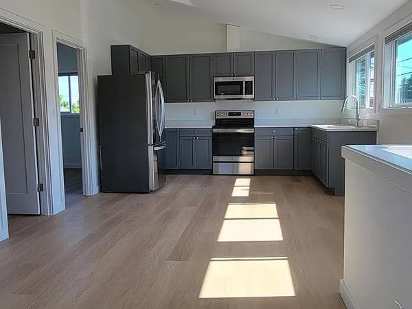 $1,399 / 3br - 1000ft2 - !!~~Westwood Charmer – Modern Comfort in a Prime Locationz~~!! (3007 SW Trenton St, Seattle, WA)63688586389121123