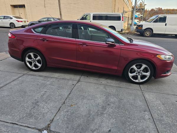 2016 Ford Fusion SE - $5,000 (Woodside.ny)63614045488385123
