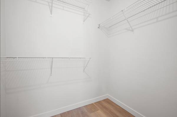 $1,795 / 1br - 700ft2 - MOVE IN READY - TOUR with US - RUSH MOVE IN ASSISTANT - FRIENDLY STAFF (35th Street)63944821924611122