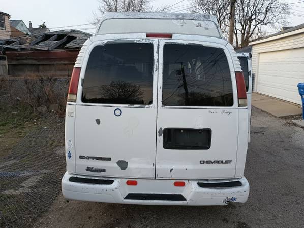 2000 Chevy Express High top van - $4,000 (Chicago)63619111722883121