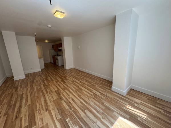 $975 / 420ft2 - Great price on studio available now (Downtown Portland)63831463962115120