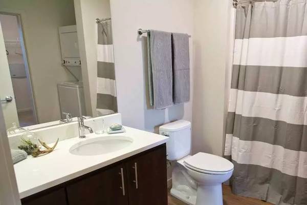 $1,699 / 1br - 726ft2 - Within a short distance to the campus, great location! (Portland)63831753380995120