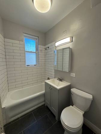 $1,895 / 2br - 1100ft2 - Updated Apartments Blocks From The Lake and Downtown Evanston!64041644190851123