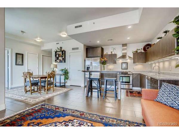 $1,400 / 1br - 891ft2 - Accesible a pie a muchos lugares populares de Broadway (Baker)63849271430657120