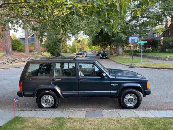 1989 Jeep Cherokee 4.0 XJ pioneer addition 4X4 - $4,500 (West seattle)63617955823745123