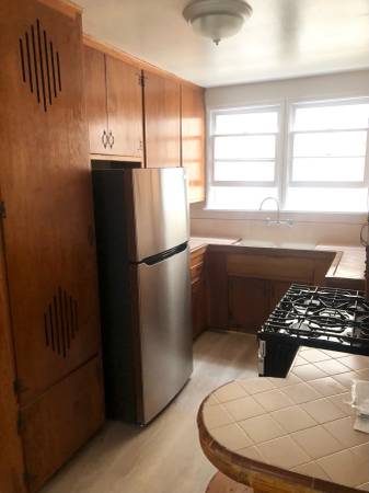 $2,295 / 1br - 675ft2 - Sweet Spot with Beautiful Real Wood Floors in Prime West L.A. (Prime West L.A. - Pico/Robertson)63701034859651124