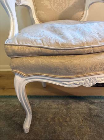 Antique ornate chair white beige - $10 (Hollywood Hills)63471469840515123