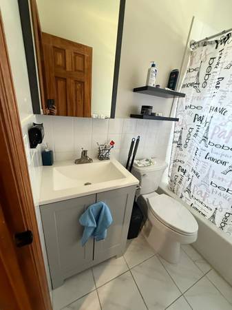 $680 / 3br - Rento Cuarto Grande en $680 con todas las utilidades incluidas! (East Elmhurst)63854287898755123