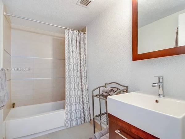 $120 / 1br - 1027ft2 - ROOMS EFFICIENCY APTS 1 BEDROOM (Bay Rd APT 1540S, Miami Beach, FL 33139)63379566466819124