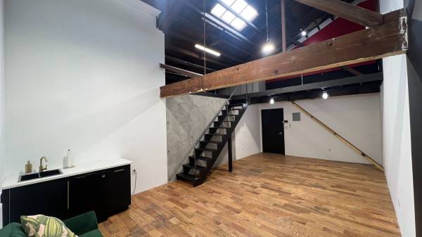 $2,675 / 860ft2 - Espacioso Loft Industrial con Estilo – Ideal para Creativos (East Williamsburg)64212272985091120