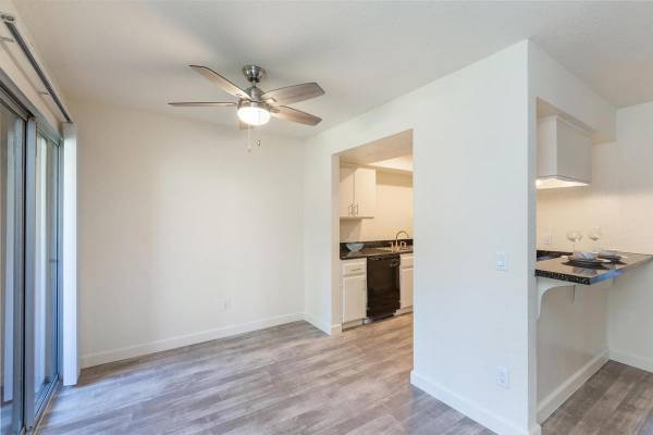 $3,170 / 2br - 950ft2 - Don't Miss Out On Your Change To Love Where You Live! (Carlsbad Village)63865929538691123