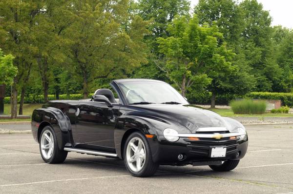 2004 SSR with only 3,300 miles - $36,500 (Fifty Lakes Minnesota)63481372890883122