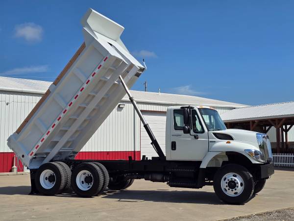 Camión volcador tandem HD INTERNATIONAL 7400 de 2008, transmisión Allison automática, aire acondicionado, 77 mil millas, ¡77K! - $65,000 (St Joseph Mo)63622676905729120