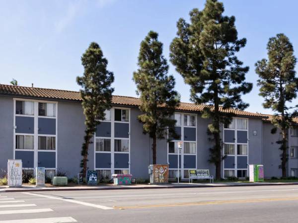 $2,177 / 2br - 900ft2 - Laundry Facilities, Cable Ready, Disposal, Public Transportation (San Ysidro)63841343848577123