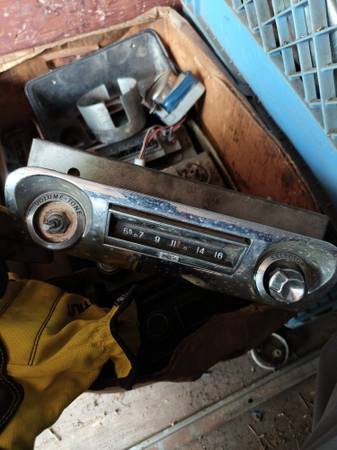 1961 Chevrolet Impala Caprice Biscayne Radio 1