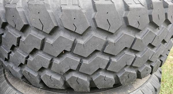 Set of 5 - 35in Mud Tires and Wheels for Jeep N889 MUDSTAR 35X12.50R15 LT 113Q C - $300 (McDonough)63441269509635121