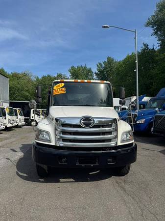 Camión Plataforma 2015 Hino 268 con Elevador de Carga 97,952 Millas-boston/cambridge/br - $24,999 (Staten Island)63615730534787121