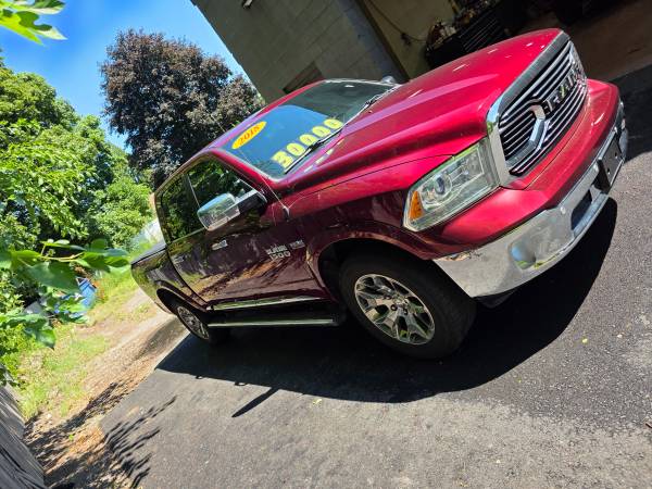 2018 Dodge Ram 1500 edición limitada número de inventario 23T810A - $29,500 (Rochester)63471561300611121