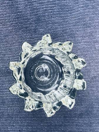 Portavelas de cristal Sunburst vintage de Avon, soporte pesado para velas - $4 (San Diego-Ocean Beach)63471472673795122