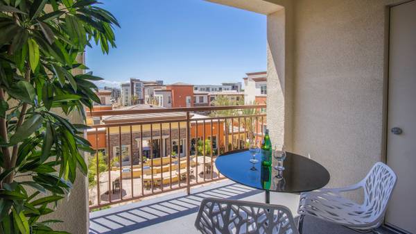 $2,979 / 2br - 1077ft2 - 2BR Gem- Close to Transit, Shops, & Park (san jose south)63686085804163123