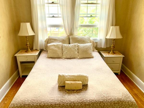 $125 / 1 habitación - ZEN: Hermosa habitación amueblada en el centro, por noche, semana o mes (Downtown Asheville)63179809973505122