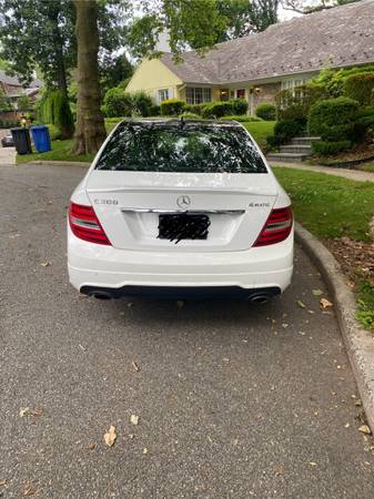 Clase C 2013 Mercedes Benz, sedán de lujo C-300 4Matic 4D - $10,900 (Great Neck)63654716310019124