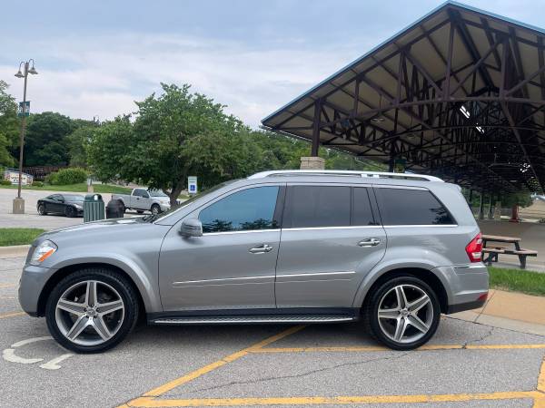 2011 Mercedes GL550 4Matic ( AWD, 3RD ROW ) - $9,200 (Merriam)63621970763395121