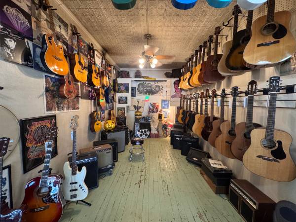 NAPPY’S GUITARS BUYING EVENT! 3310 SW 6th in TOPEKA! 11-6 FRI/SAT/SUN 1