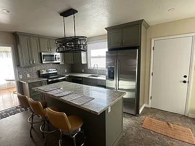 $2,000 / 3br - ____Bright and Updated Home with Spacious Feel. (Campbell, CA)64011484197377122
