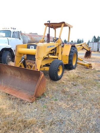 John Deere 510 backhoe 1