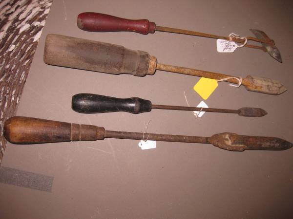 4 small soldering irons 1