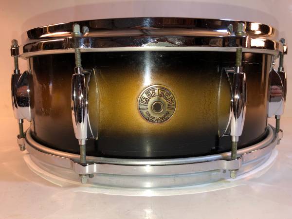 VINTAGE GRETSCH ROUNDBADGE DUCO GOLD AND BLACK SNARE DRUM 1