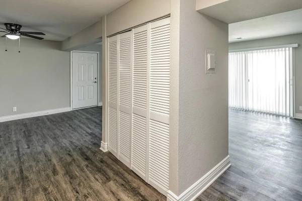 $1,200 / 2br - 1000ft2 - In-Unit Washer & Dryer, On-Site Maintenance, Walk-In Closets, Selected63976698625795121