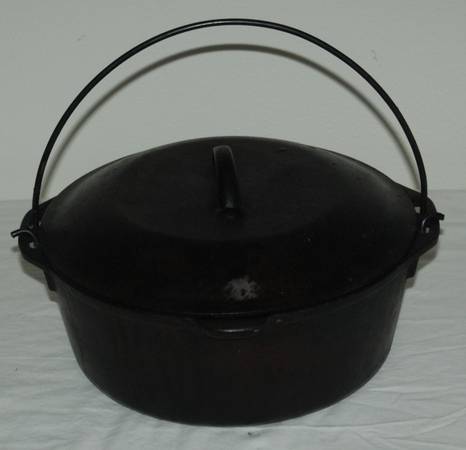 Vtg Unmarked Lodge 10 1/4 8 Made in USA Cast Iron Dutch Oven, Lidded 1