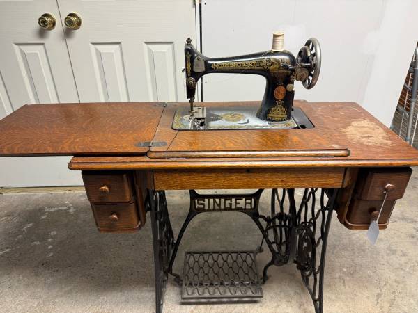Singer Sewing Machine 1