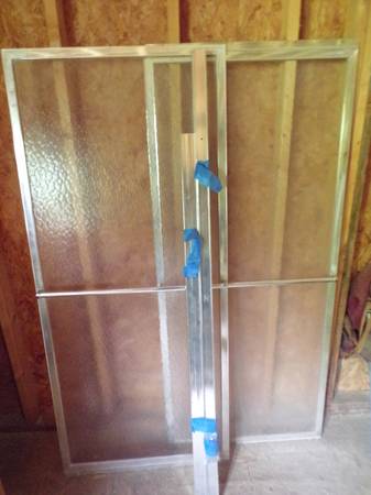 BATHTUB GLASS DOORS 5 FOOT 1