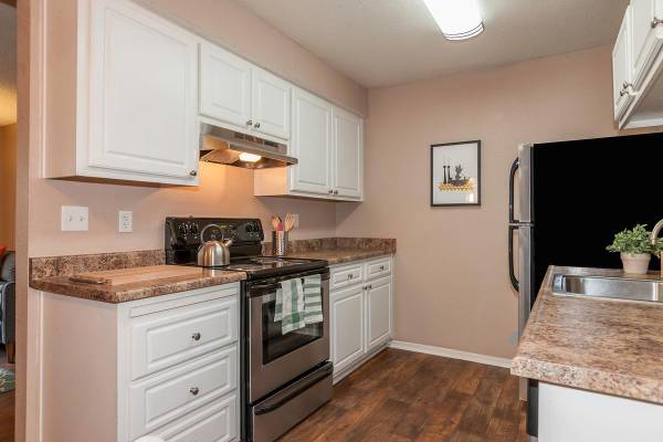 $1,699 / 2br - 838ft2 - Ideal Sacramento Location, 2 BR/1 BA w/ Spacious Closets (W. El Camino Ave.)63900565470082120