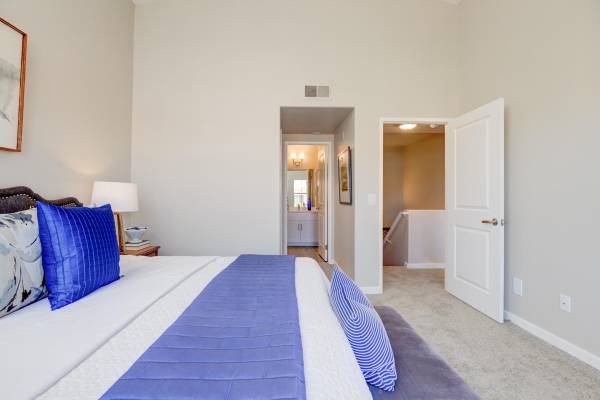 $2,719 / 2br - 957ft2 - Beautiful 2-Bedroom Townhome Hardwood Floors + In-Unit Washer & Dryer (18005 W. Anne's Circle, Los Angeles, CA)63700899825027124