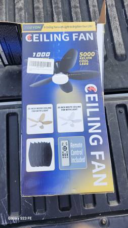 Zoeyon 35-inch flush mount ceiling fan with light. 1