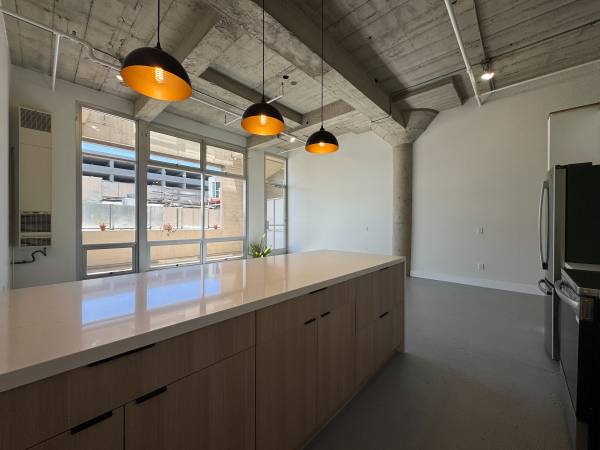 $2,600 / 1br - 1256ft2 - Jack London Square Live/Work Loft (oakland downtown)63682813848705124
