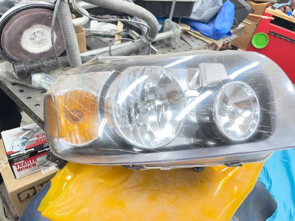 Ford Escape headlights, brand new set 1